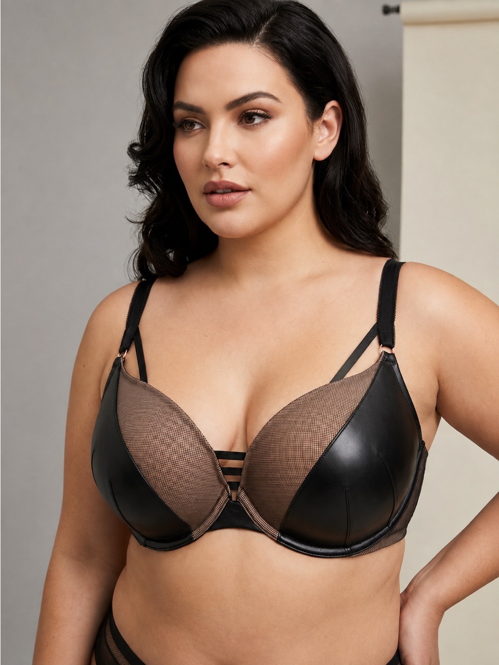 Torrid Curve Padded Push-up Plunge Underwire Bra Black Leather size 40DD sexy